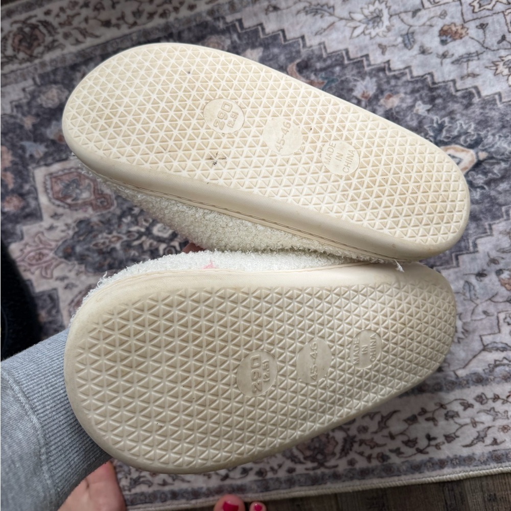 Smiley Slippers (bundle) - Picture 5 of 5